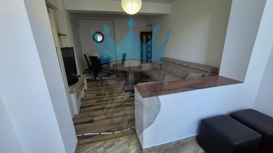 Apartament cu 3 camere decomandat, mobilat în P-ța Romană