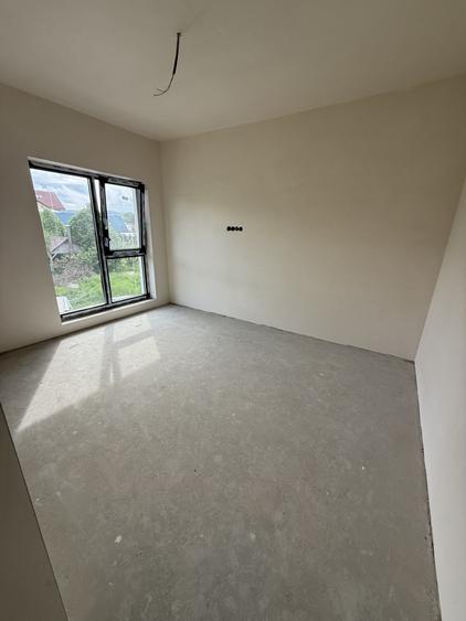 Duplex cu 4 camere cu Canalizare în Florești