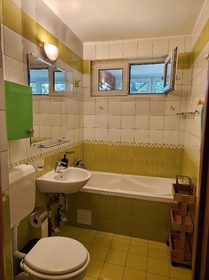Apartament cu 3 camere semidecomandat, mobilat în Titan