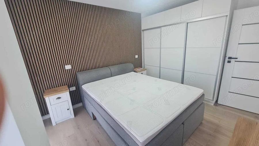 Apartament cu 3 camere semidecomandat în Soarelui