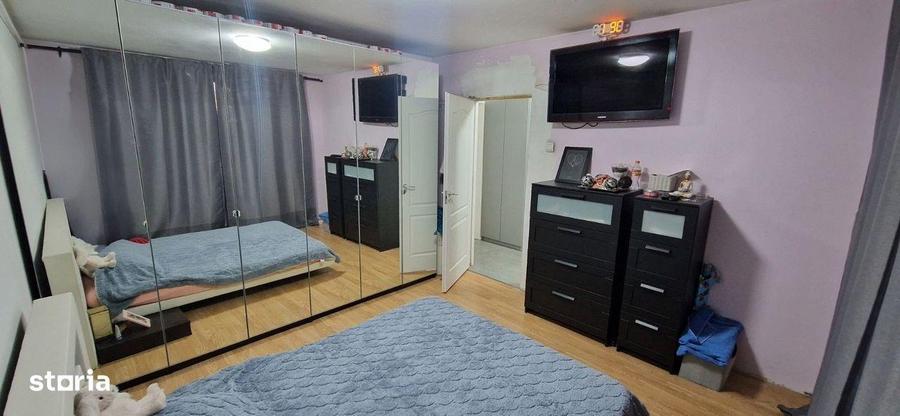 Apartament cu 3 camere decomandat în Valea Oltului