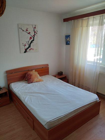 Apartament cu 3 camere semidecomandat în Est