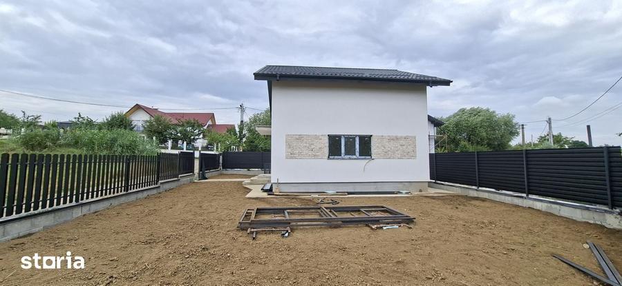 Casă cu 4 camere cu Teren 310 Mp în Cristești