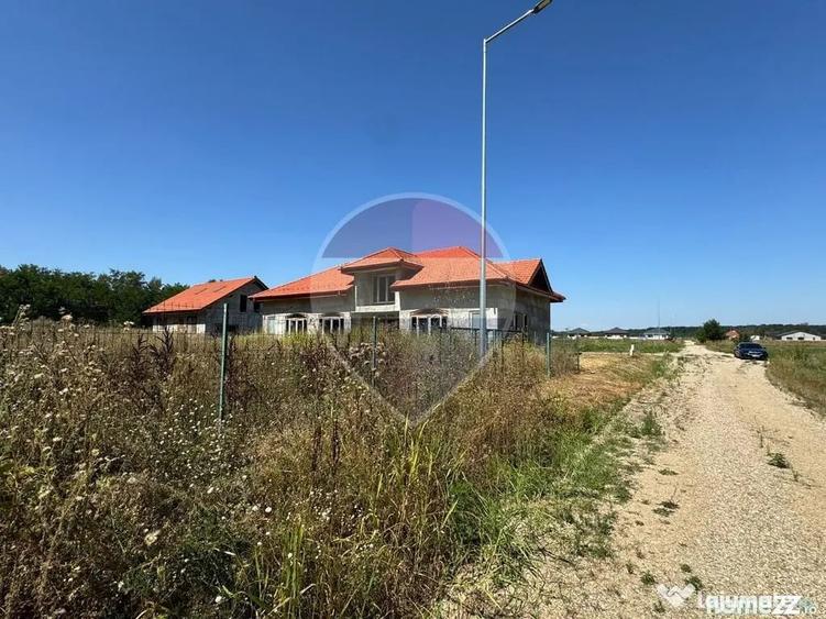 Casă cu 5 camere cu Teren 2781 Mp în Periș