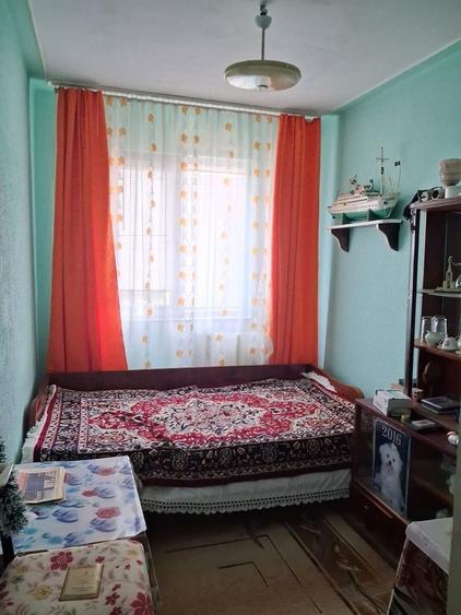 Apartament cu 3 camere semidecomandat în Tineretului