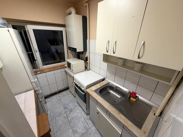 Garsonieră decomandată, mobilată în Cetate