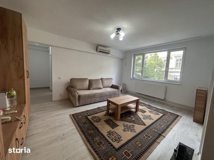 Apartament cu 2 camere semidecomandat, mobilat în Central