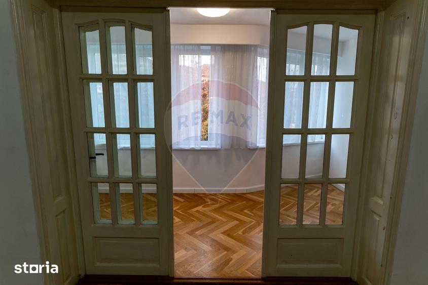 Casă cu 6 camere cu Teren 404 Mp în Centru Vechi