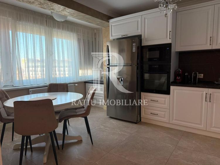 Apartament cu 3 camere decomandat, mobilat în Centru Civic