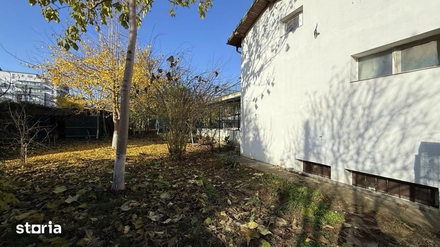 Casă cu 10 camere cu Teren 1569 Mp în Central
