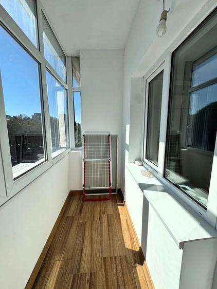 Apartament cu 3 camere semidecomandat în Tătărași