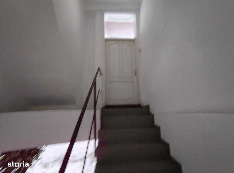 Apartament cu 4 camere semidecomandat în Central