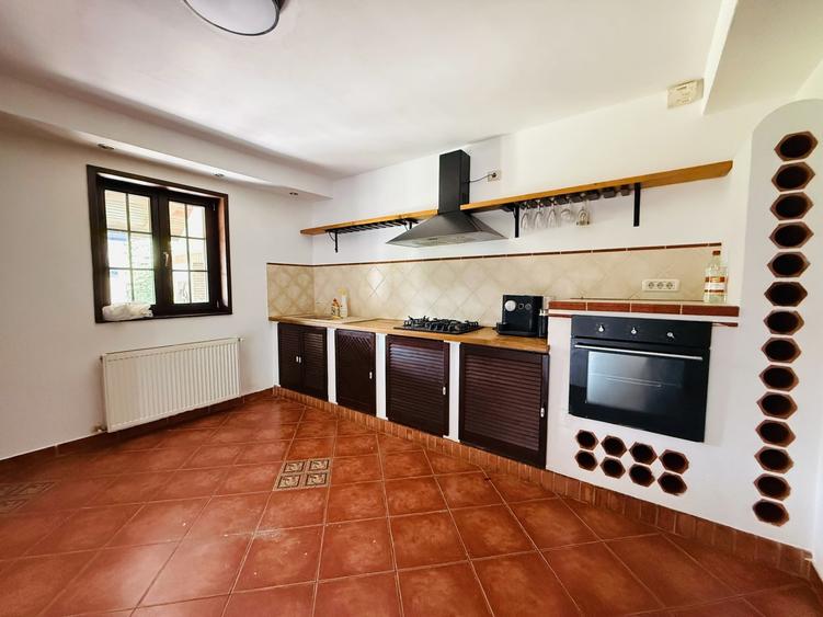 Casă individuală cu 5 camere cu Canalizare în Sânmihaiu Român