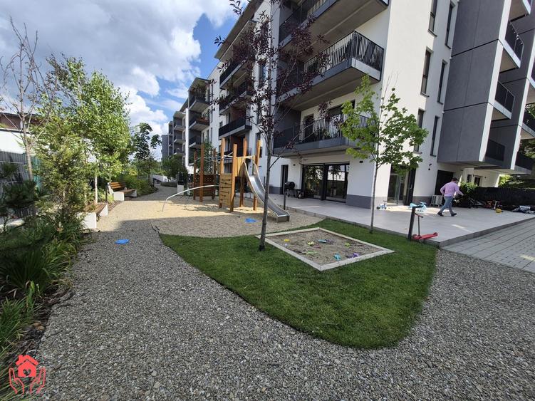 Apartament cu 3 camere decomandat, mobilat în Doamna Ghica