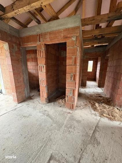 Casă cu 3 camere în Colțirea