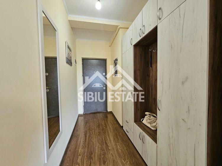 Apartament cu 3 camere decomandat, mobilat în Turnișor