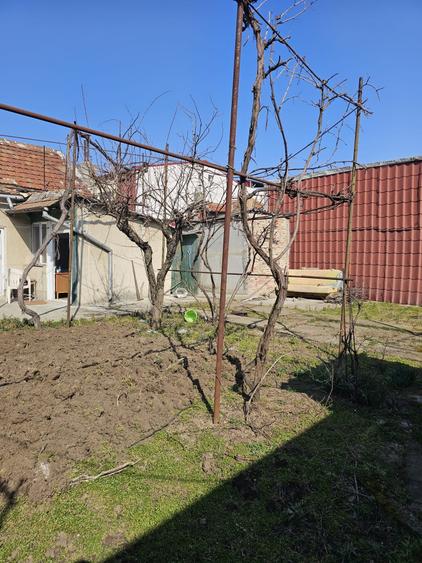 Casă individuală cu 4 camere cu Teren 400 Mp în Brătianu