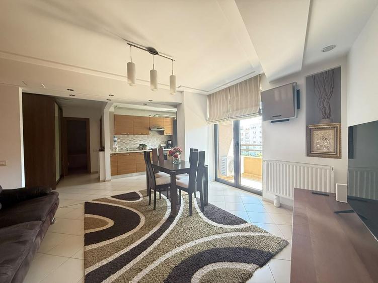 Apartament cu 3 camere semidecomandat în Decebal