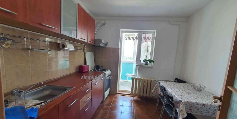 Apartament cu 3 camere decomandat, mobilat în Berceni