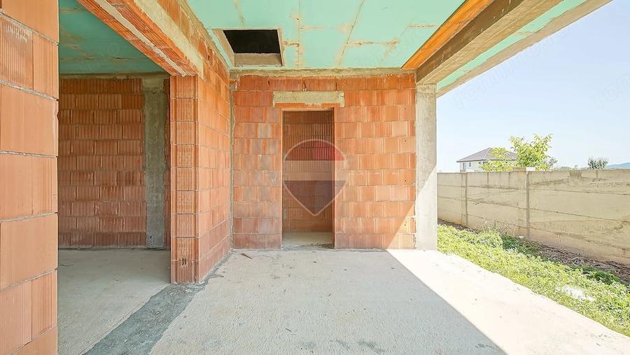 Casă cu Teren 500 Mp în Cristian