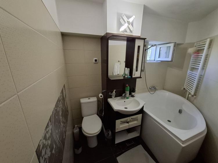 Apartament cu 3 camere decomandat, mobilat în Tomis III