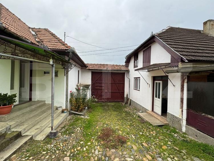 Casă individuală cu 7 camere cu Teren 2461 Mp în Sebeș