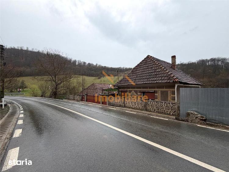 Casă cu 4 camere cu Teren 2846 Mp în Aștileu