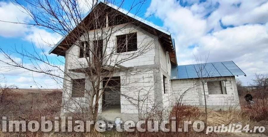 Casa la rosu cu 1000 mp teren in com Munteni, parter ?i mansarda - 1