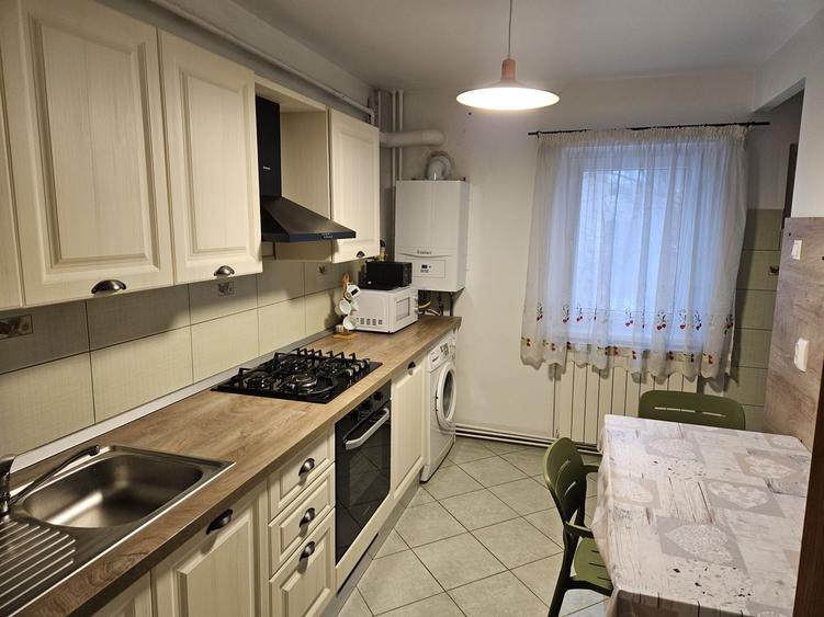 Inchiriez apartament 3 camere strada Spania - 1