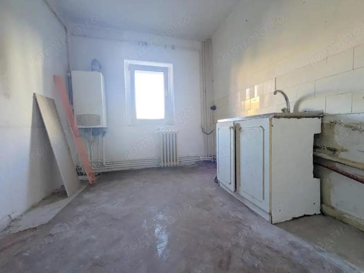 Str Carpati - Piata Sud, Apartament 3 camere, etaj 2/4, bucatarie mare - 5