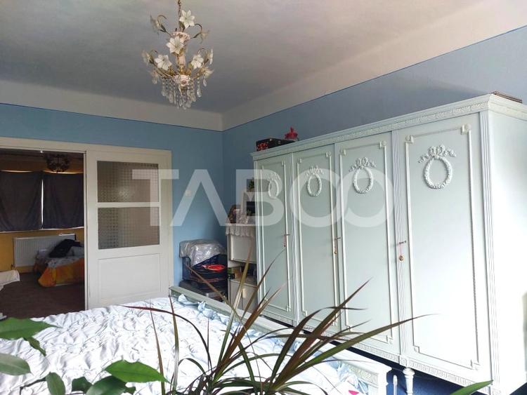 Casa de vanzare 6 camere 260 mp gradina zona foarte linistita Cisnadie - 12