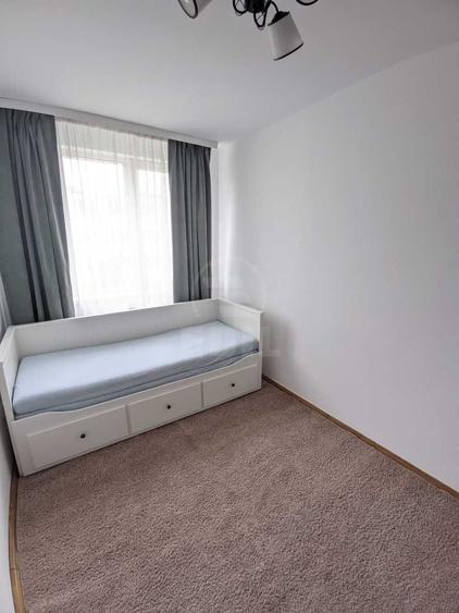 Apartament cu 3 camere semidecomandat în Central
