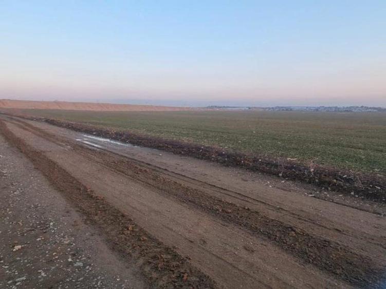 Teren intravilan 5000 mp de vânzare   Cheiul Dâmboviței apropiere A2 - 8