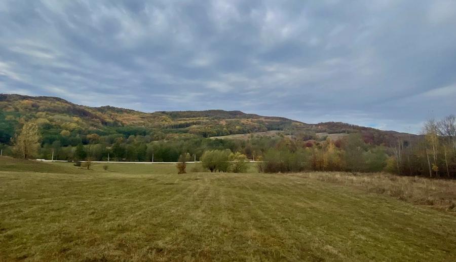 Teren la padure, panoramic dealuri si paduri, curent si asfalt - 3