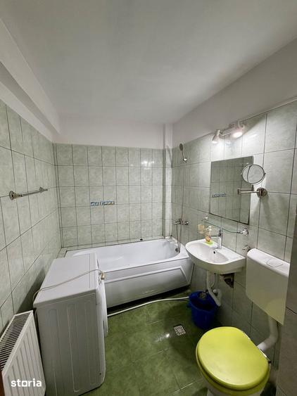 Apartament cu 3 camere, mobilat în Craiovița Nouă