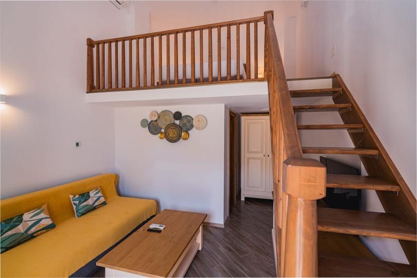 Afacere la cheie: Pensiune, Imobil 10 camere + 1 apartament, zona Iulius Mall - 4