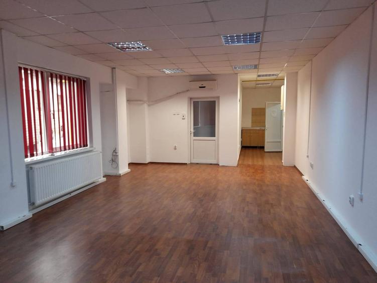 De vanzare cladire de birouri semicentral - 7