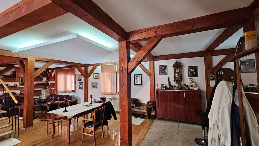 Vila de lux cu 4 camere de vanzare in Campulung Moldovenesc, Suceava - 11