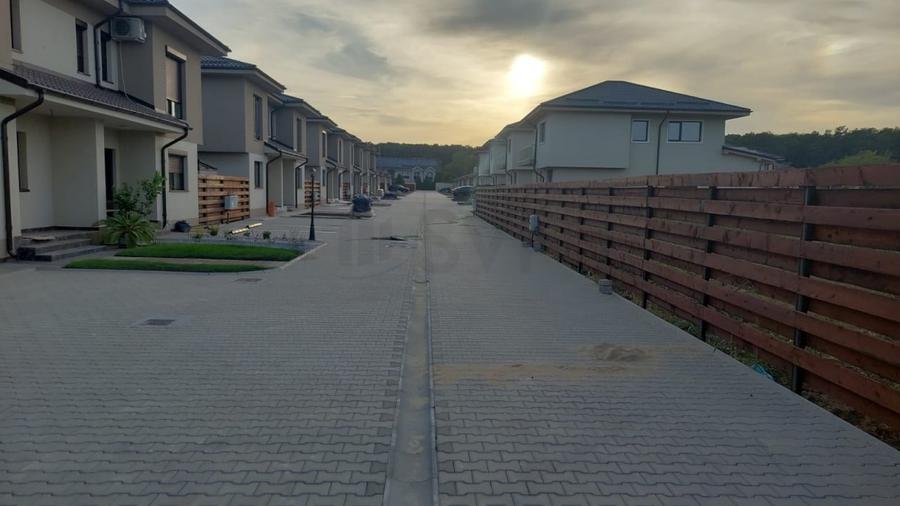 REV2003099 Vila de vanzare in Corbeanca zona centrala - 1