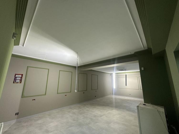 Spatiu comercial rovine bloc nou! - 2