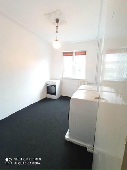 3 Camere Semidecomandat 45mp Zona Groapa- Școala 8 - 12