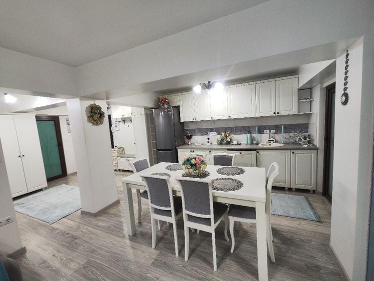 Inchiriez apartament 3 camere - 1