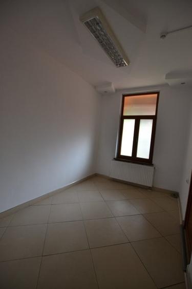 Piata Sinaia, Spatiu pentru diverse activitati - 1