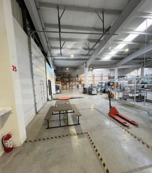 Hala cu acces facil, 2 incaperi, 2500 mp, zona Bulevardul Mu - 17