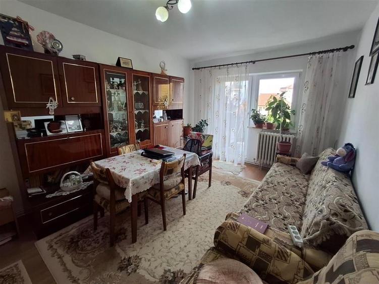 Apartament 3 camere decomandat 2 balcoane pivnita zona Valea Aurie - 3