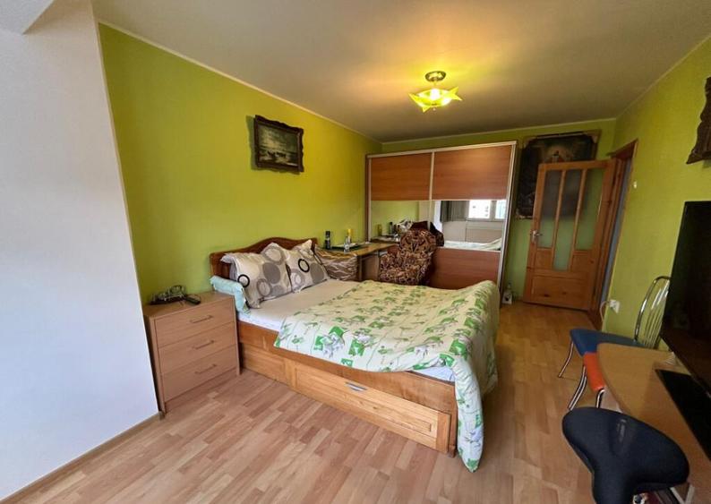 - Apartament 3 camere decomandat, zona Calarasilor. - 10