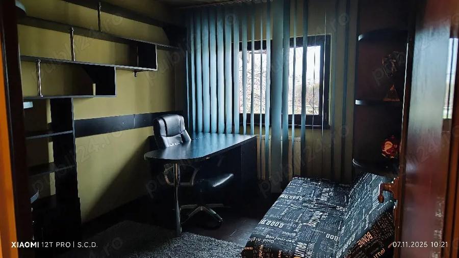 Inchiriez apartament 3 camere - 1