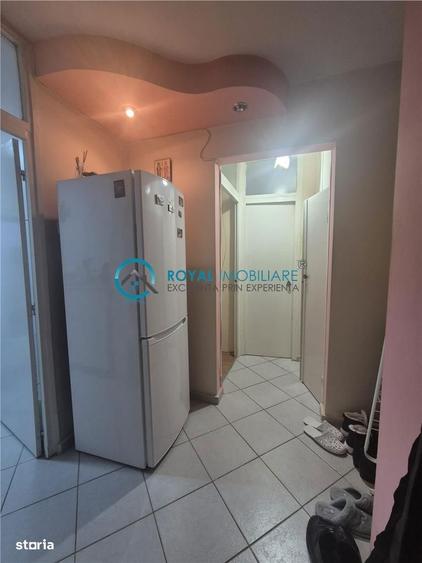 Royal Imobiliare - Vanzare apartament 2 camere zona 9 Mai - 13
