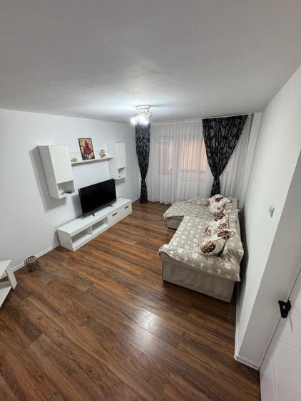 Se închiriază apartament 3 camere  - 6
