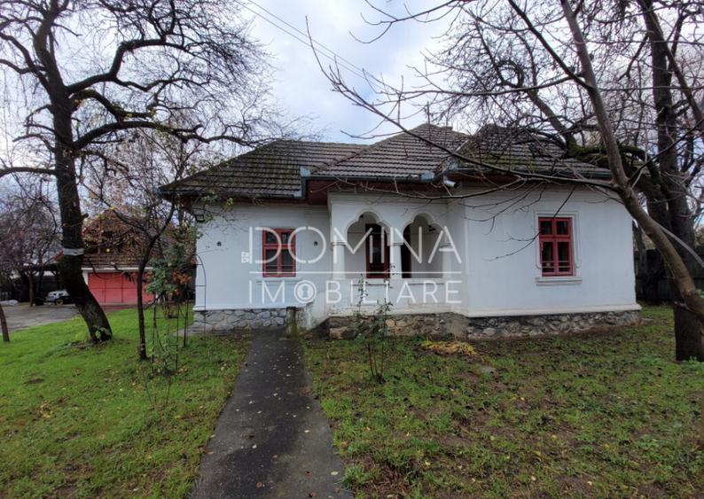 Casa tradi?ionala, in centrul satului Polovragi - 6